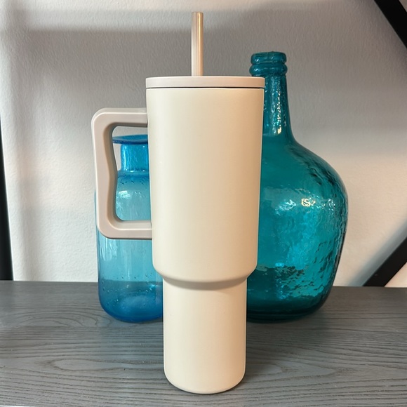 Simple Modern 40 oz Tumbler - Picture 2 of 3